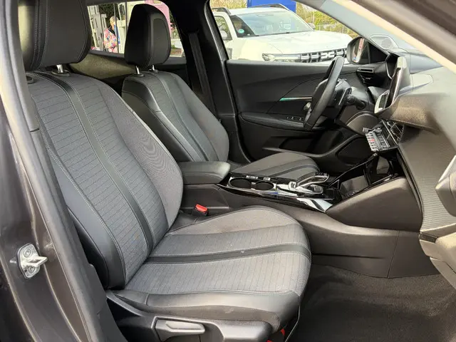 Peugeot 2008 1.2 PureTech Allure Pack 2021 Benzine 23