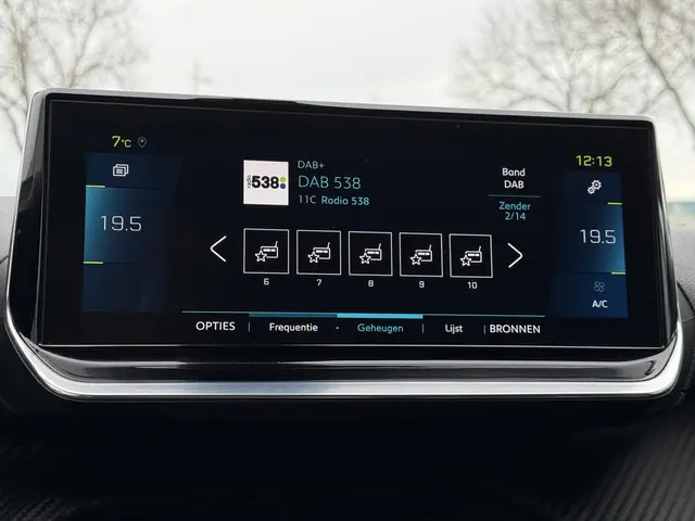 Peugeot e-2008 Aut. EV Allure 50kWh 2020 Elektrisch 22