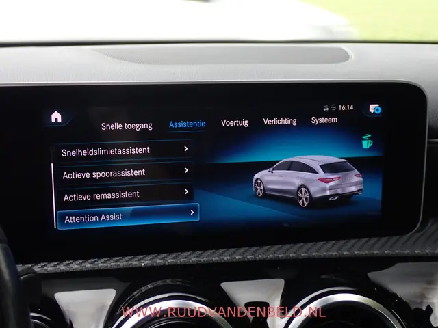 Mercedes-Benz CLA Shooting Brake 180 2020 Benzine 20