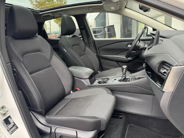 Nissan QASHQAI 1.3 MHEV N-Connecta 2023 Benzine 11