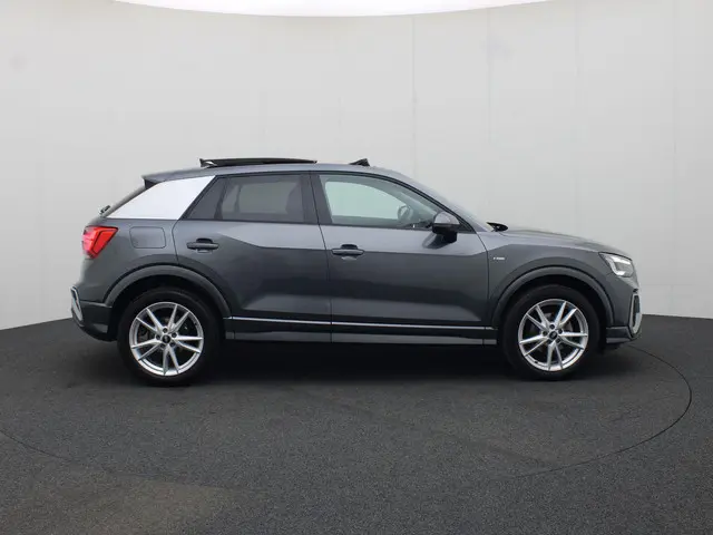 Audi Q2 3