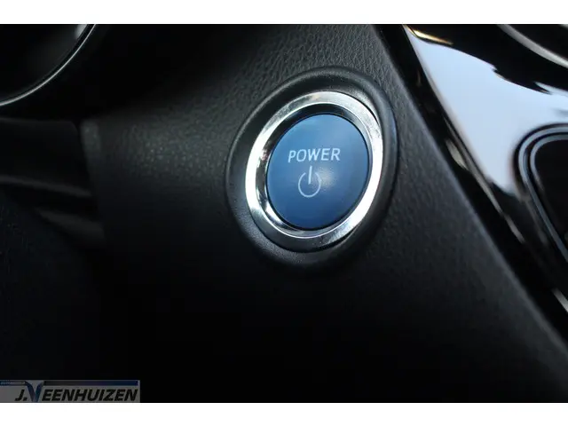 Toyota C-HR 1.8 Hybrid Dynamic 2023 Hybride Benzine 28