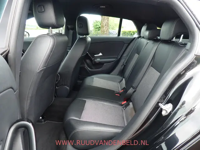 Mercedes-Benz CLA Shooting Brake 180 2020 Benzine 10