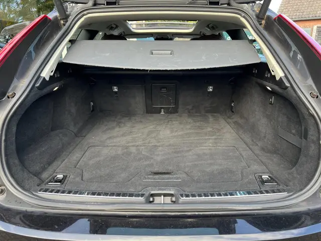 Volvo V90 2.0 T4 Business Luxury+ 2020 Benzine 33