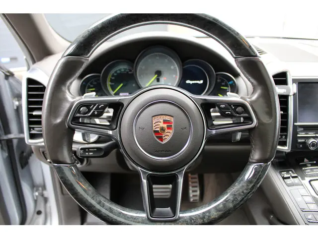 Porsche Cayenne 3.0 S E-Hybrid 2015 Hybride Benzine 8