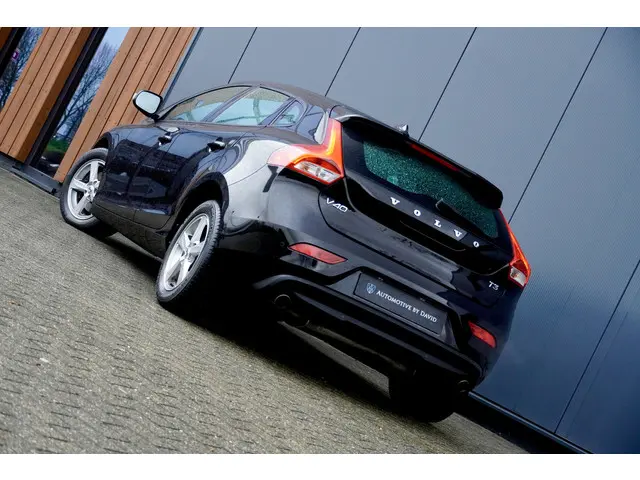 Volvo V40 2.0 T3 153 pk NORDIC BUSINESS 2018 Benzine 45