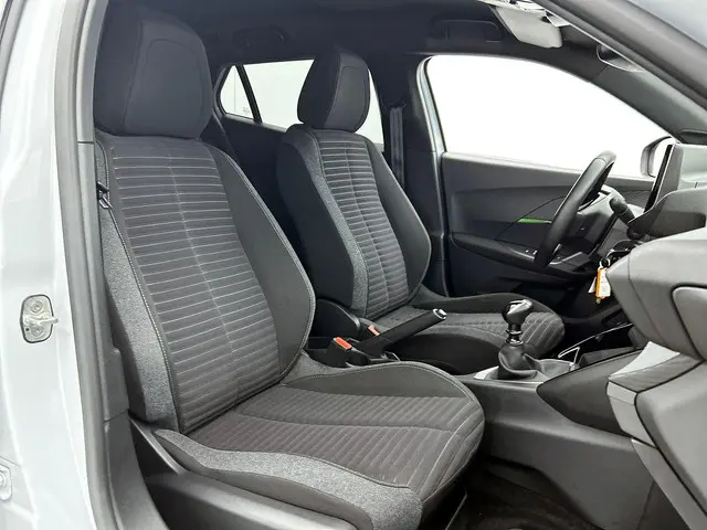 Peugeot 2008 1.2 100 2023 Benzine 30