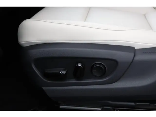 Lexus UX 300h Luxury Line 2024 Hybride Benzine 40