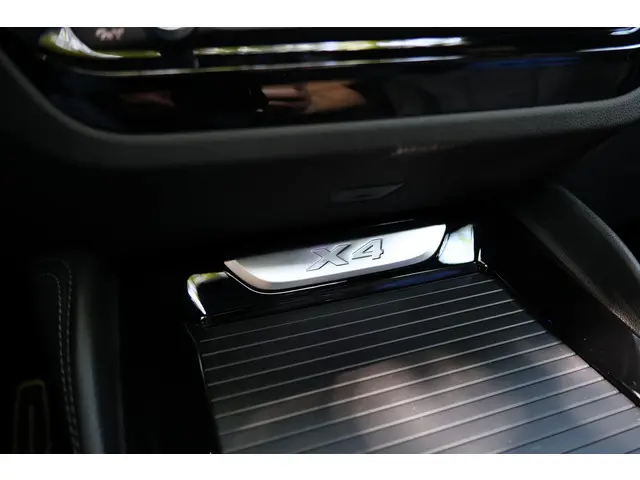 BMW X4 xDrive20i High Executive 2023 Benzine 32