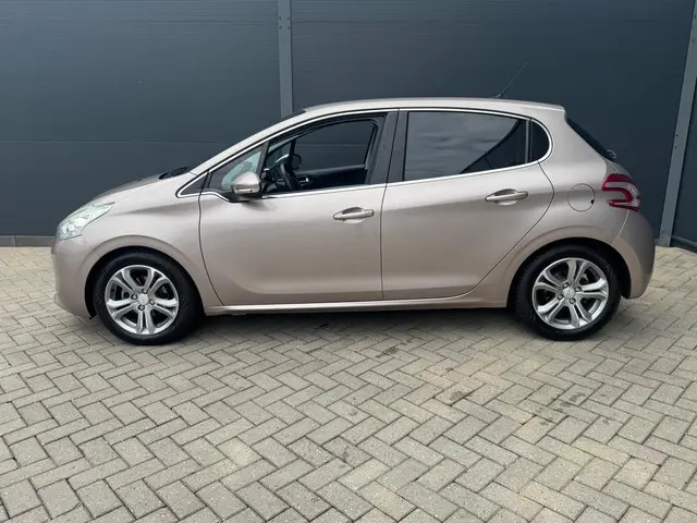 Peugeot 208 1.6 VTi Allure / Nap / Navi / Pdc 2012 Benzine 9