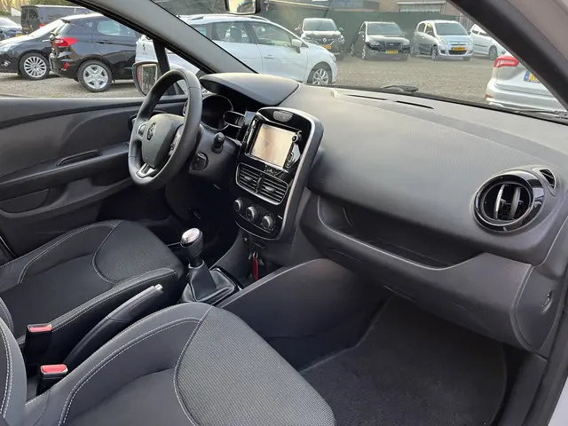 Renault Clio 0.9 TCe Zen Inclusief Beurt 2017 Benzine 6