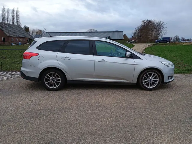 Ford Focus Wagon 1.0 Titanium Edition 2014 Benzine 14