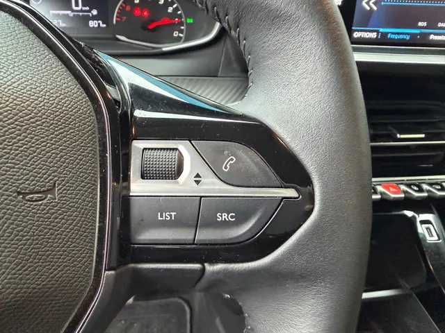 Peugeot 2008 1.2 PureTech Active 2021 Benzine 15