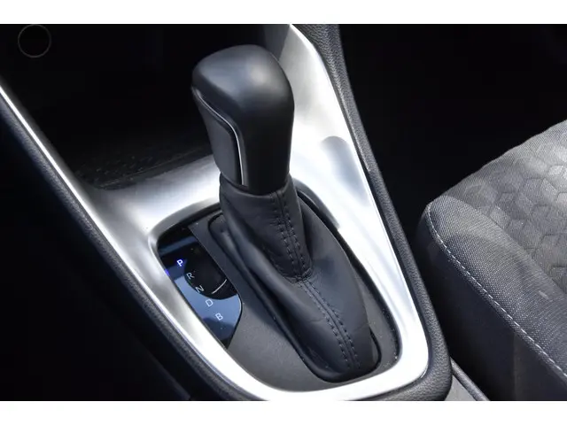 Toyota Yaris 1.5 Hybrid automaat 2022 Hybride Benzine 15