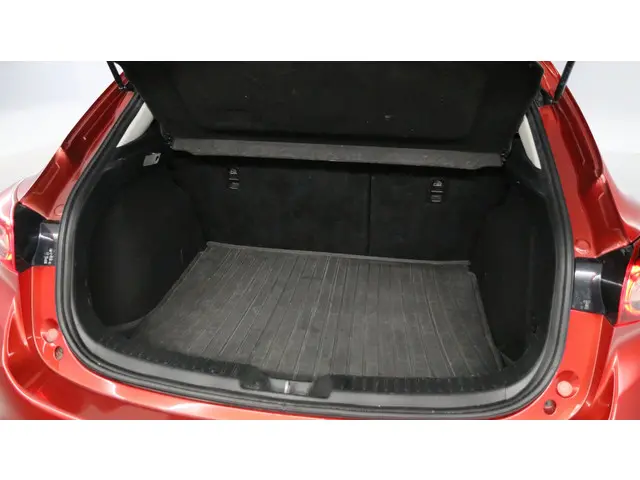 Mazda 3 2.0 SkyActiv-G 120 GT-M 2017 Benzine 39