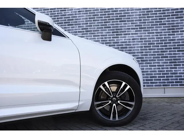 Volvo XC60 2.0 B5 Momentum Exclusive 2021 Benzine 31