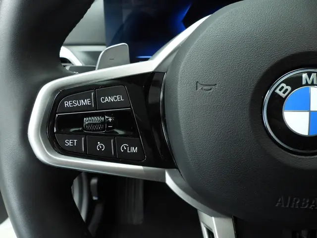 BMW 3 Serie Sedan 318i 2025 Benzine 13