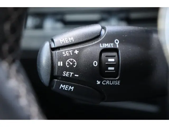 Peugeot 5008 1.2 Executive 7-persoons 2019 Benzine 25