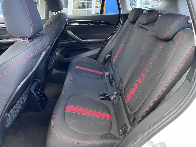 BMW X1 sDrive20i Executive 2017 Benzine 18