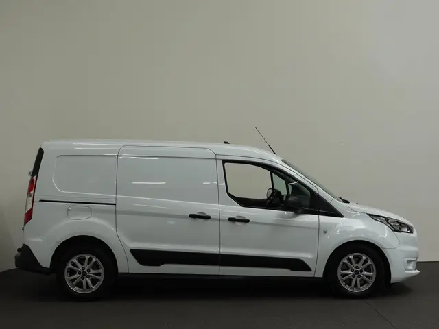 Ford Transit Connect 3