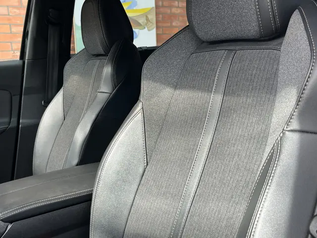 Peugeot 5008 PureTech 130 GT-Line 2019 Benzine 33