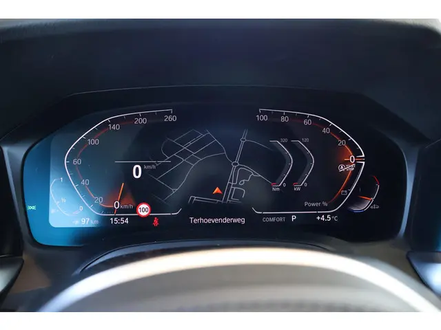 BMW 3 Serie Touring 318i Business Edition 2021 Benzine 13