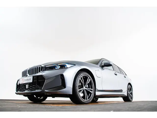 BMW 3 Serie Touring 330e 2025 Hybride Benzine 48