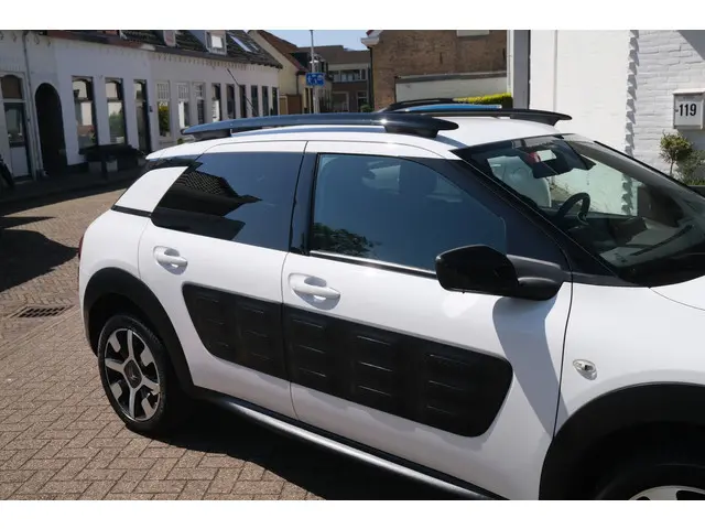 Citroën C4 Cactus 1.2 PureTech Shine 2017 Benzine 7