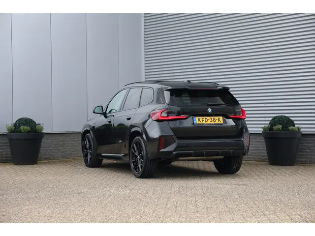 BMW X1 sDrive20i 170pk M-Sport Black Ed. 2023 Benzine 3