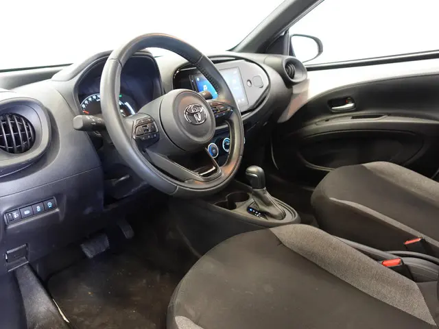 Toyota Aygo X 1.0 VVT-i S-CVT Aut. Play 2024 Benzine 2
