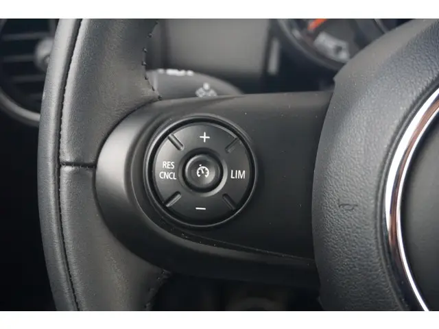 MINI 3-Deurs One 2020 Benzine 18