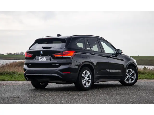 BMW X1 xDrive25e Executive 2021 Hybride Benzine 12