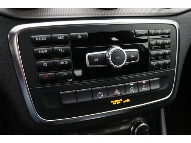 Mercedes-Benz GLA 180 Ambition Automaat 2015 Benzine 43