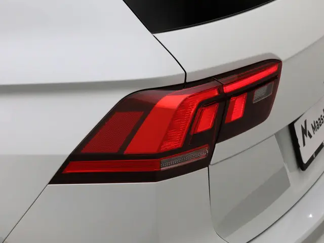 Volkswagen Tiguan 1.5 Tsi 150pk DSG R-Line 2024 Benzine 9