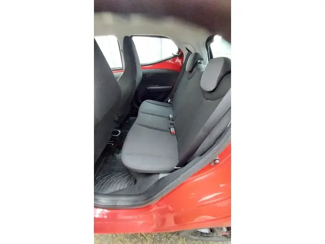 Toyota Aygo 1.0 VVT-i x-now 2015 Benzine 8