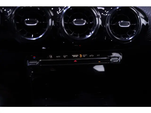 Mercedes-Benz A-Klasse 180d Design 2021 Diesel 35