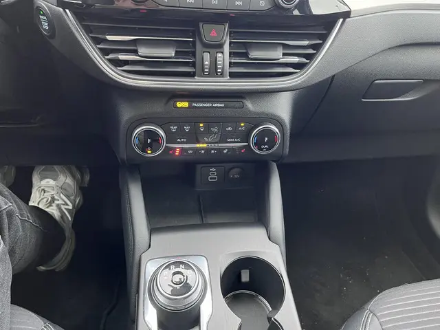 Ford Kuga 2.5 PHEV Titanium X 2022 Hybride Benzine 17