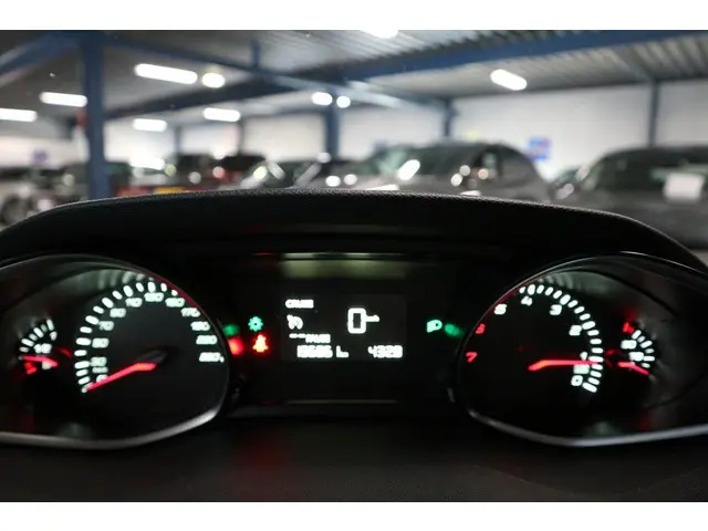 Peugeot 308 SW 1.2 e- PANO + NAV + CAM + TREKHAAK ! ! ! 2014 Benzine 10