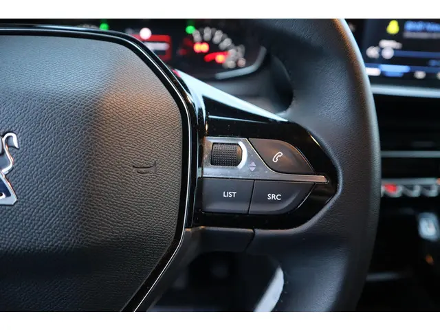 Peugeot 2008 1.2 PURETECH ALLURE PACK 2022 Benzine 29