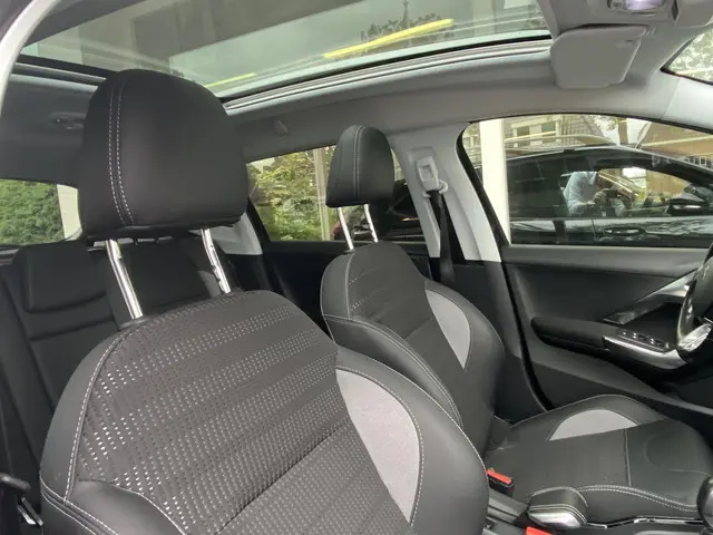 Peugeot 2008 1.2T 110pk Allure 2018 Benzine 20
