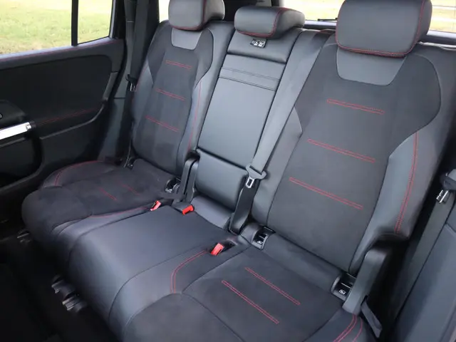 Mercedes-Benz GLB 200 AMG line 2020 Benzine 13