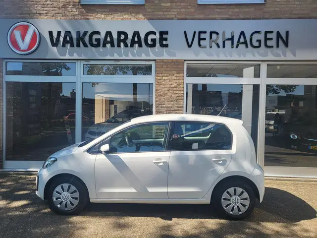 Volkswagen up! 1.0 BMT move up! 2019 Benzine 2