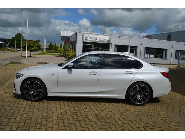 BMW 3 Serie 2.0 260 pk M-Sport Edition / 19"M / 2020 Benzine 7