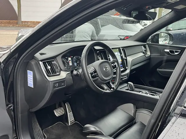 Volvo XC60 2.0 B4 R-Design 2021 Benzine 20