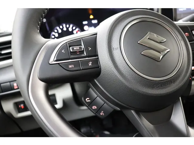 Suzuki Swift 1.2 Style Smart Hybrid 2025 Benzine 26