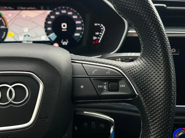 Audi Q3 45 TFSI e S edition 2023 Hybride Benzine 25