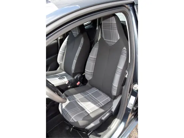 Peugeot 108 1.0 e-VTi Active Pack Premium 2017 Benzine 17