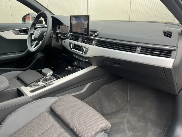 Audi A4 Avant 40 TFSI S-Line Competition 2023 Benzine 10