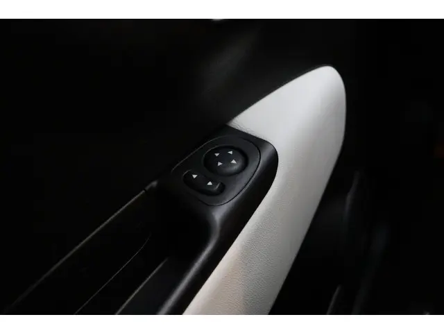 Fiat 500 1.0 Hybrid Dolcevita 2021 Benzine 29