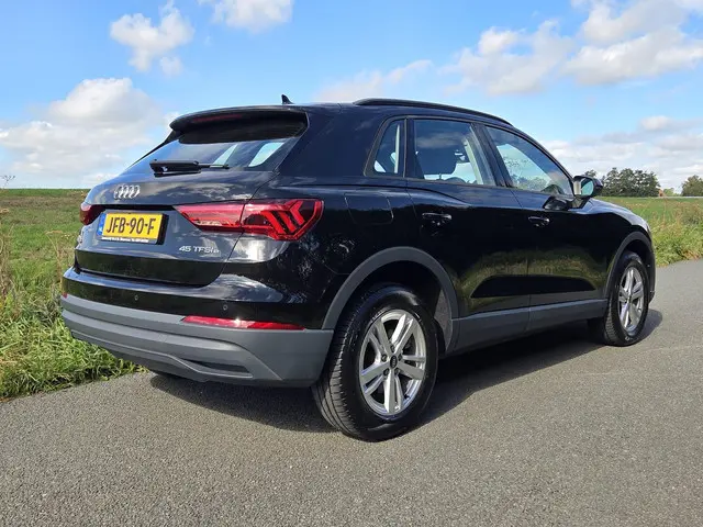 Audi Q3 45 TFSI e Advanced edition 2022 Hybride Benzine 3